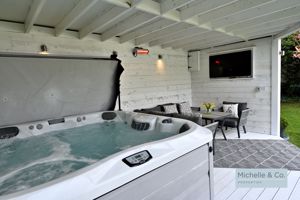 Hot tub/ summer house- click for photo gallery